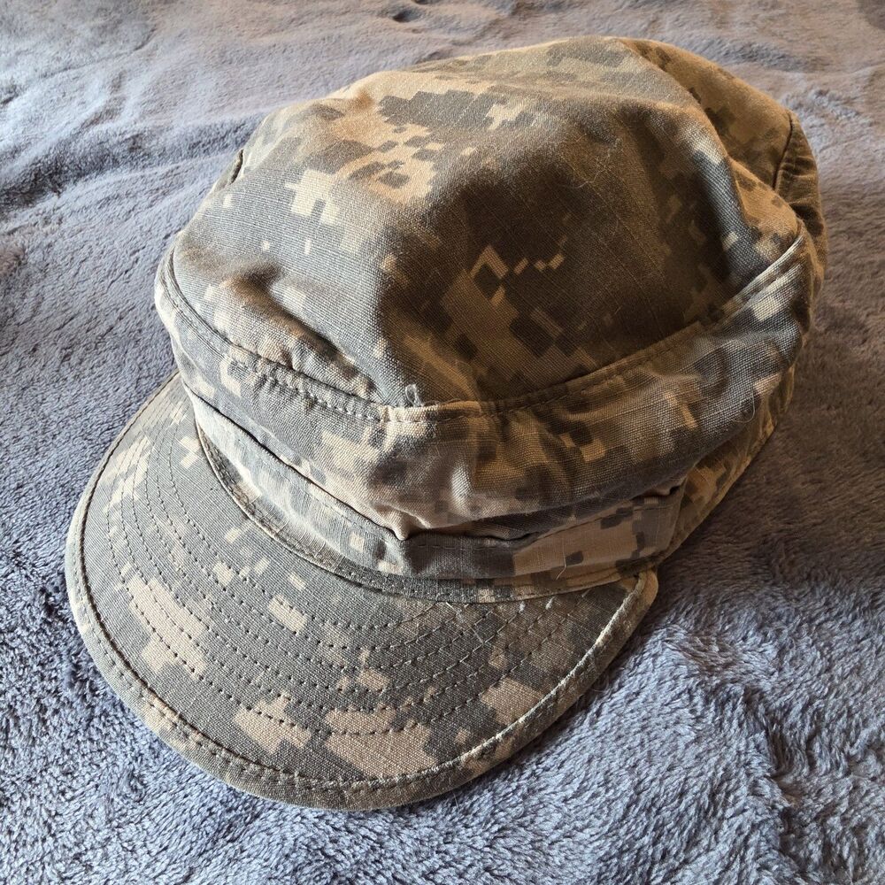 Genuine ACU Digital Camo Patrol Cap U.S. Army Sz  7 1/4 with Discovery Patch